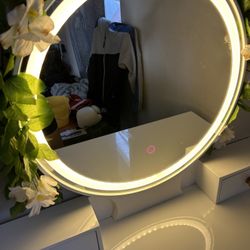 Vanity desk