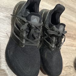 FREE - Kids Adidas Ultraboost size 6 