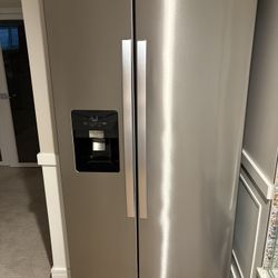 ***WHIRLPOOL FRIDGE***LIKE NEW***