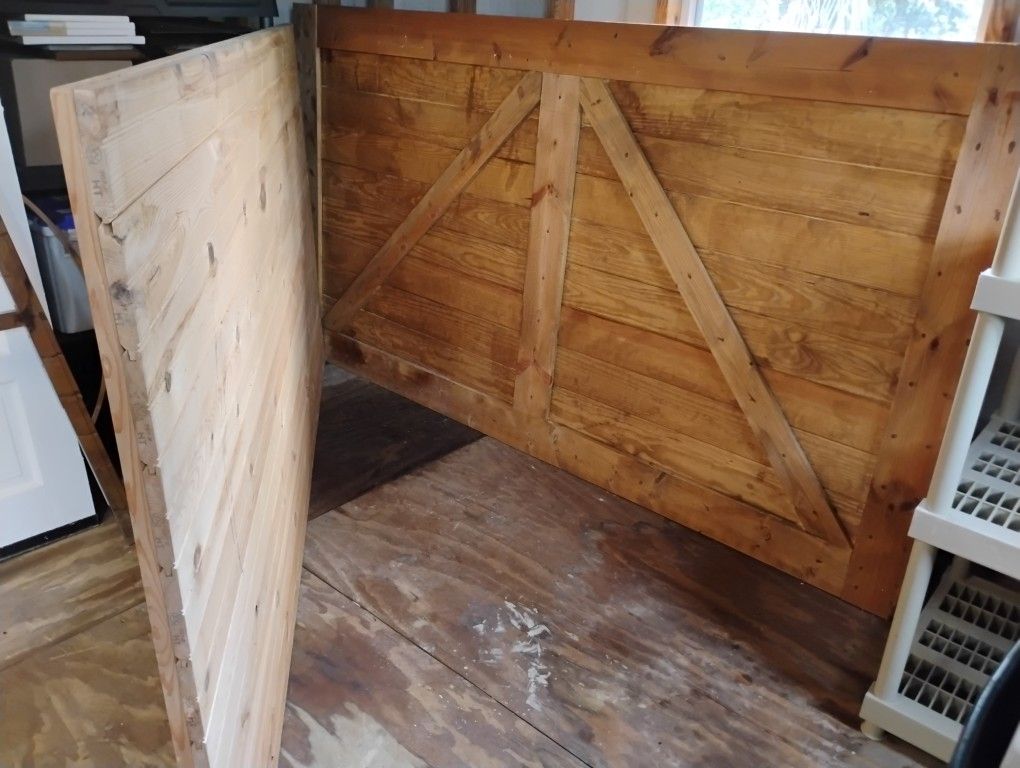 Pair Of Wooden Barn Doors/Gates