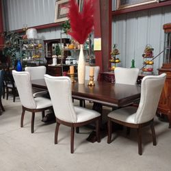 Elegant Dining Table Set 