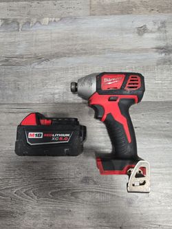 MILWAUKEE M18 IMPACT DRIVER WITH M18 XC5.0 BATTERY