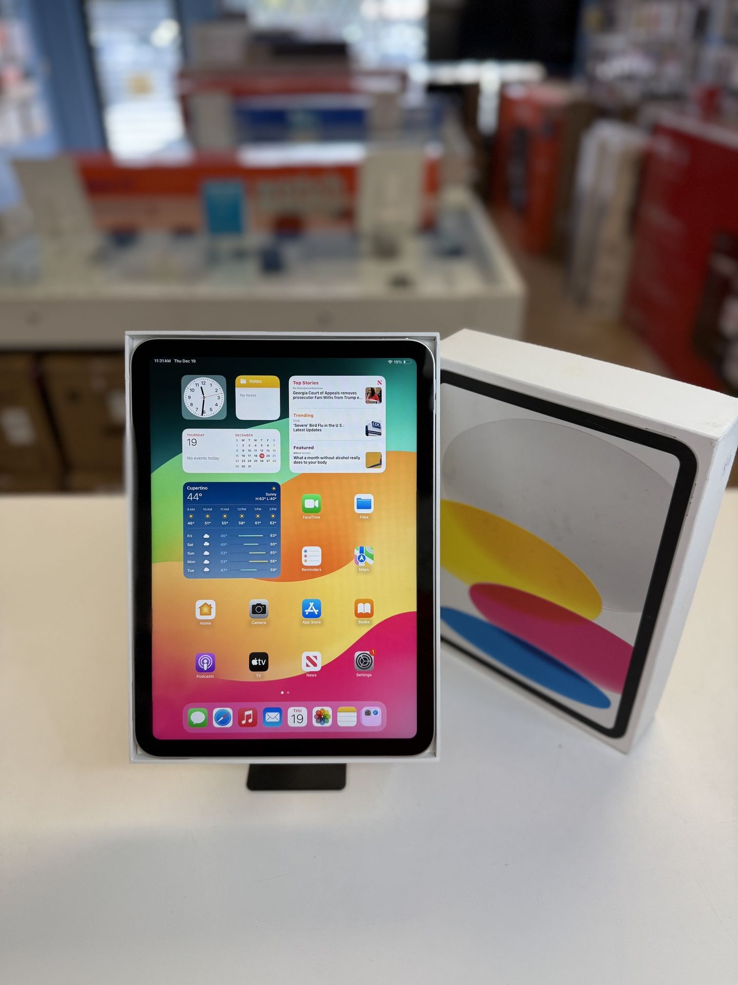 iPad 10th Generation 64GB Silver with Apple Care till Nov 2025