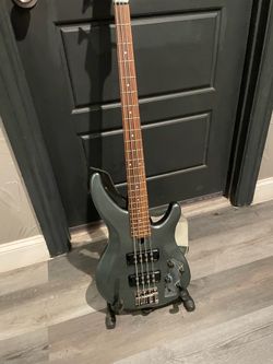 Electric Yamaha Bass