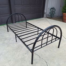 Twin Size Bed 