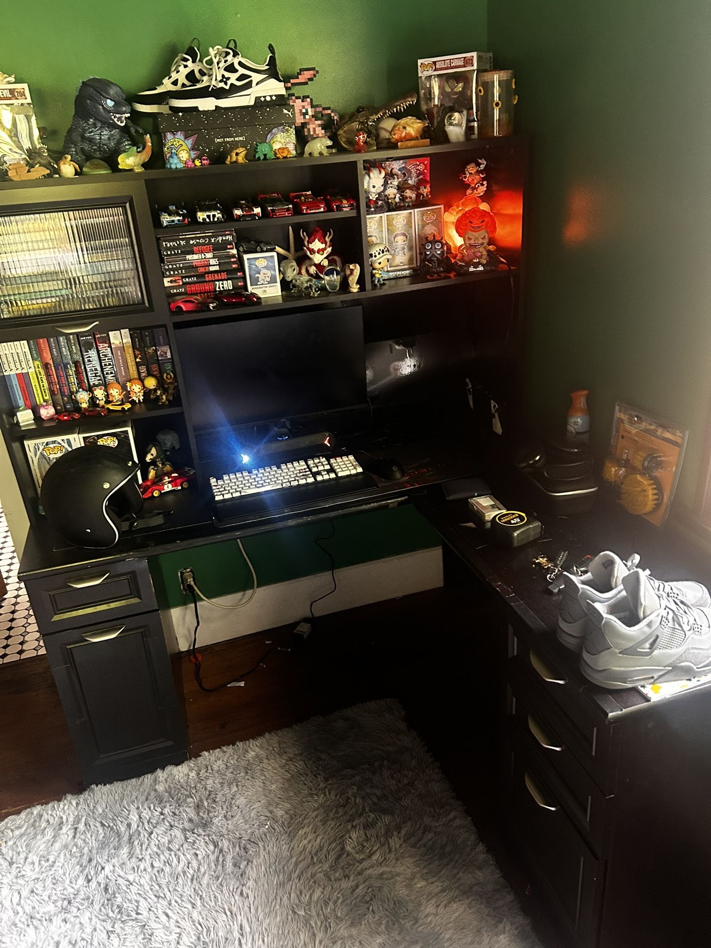 L desk 