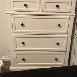 White Chestnut Jerome’s Dresser Chest Slightly Used