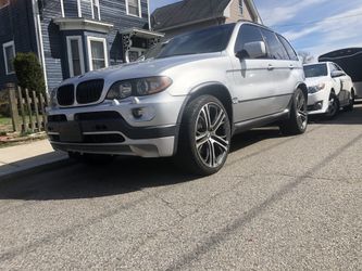 Rims X6 staggered 22 inch 8 1/2 in the front 10 1/2 in the rear