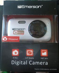 BRAND NEW DIGITAL CAMERA