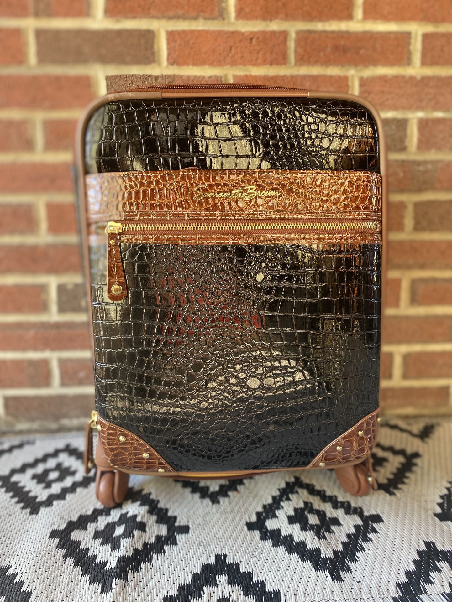 Samantha Brown Croc-Embossed Rolling Carry-On & Shoulder Bag Set – Elegant Travel Luggage