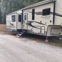 2018 Forest River Cardinal 5th Wheel 322ds 322ds