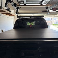 LOMAX Hard Tonneau Cover