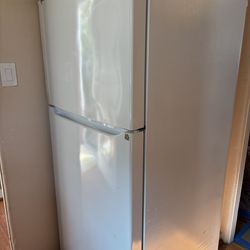 LG Top Freezer Fridge 20 Cubic Feet