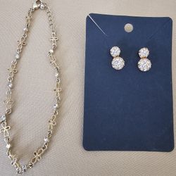 $10.00 - Bracelet & Earrings Set, Lots Of Bling!  Like New Condition!