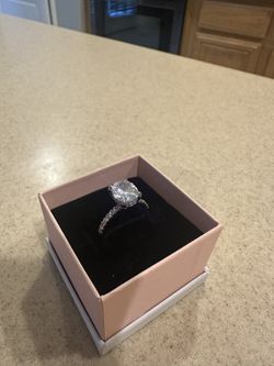 Ring- Stunning Sterling Silver Solitaire Ring - Size 7.5