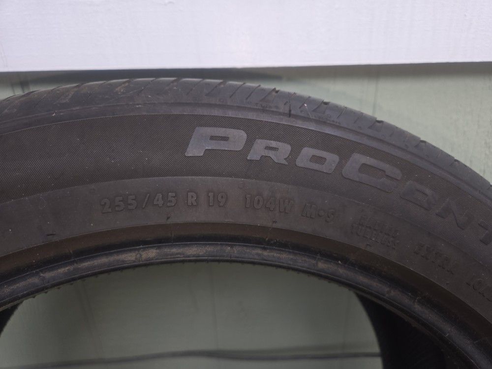 Like New 255 R19 104 Continental Tire
