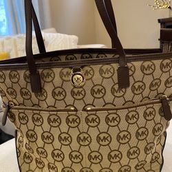 Michael Kors Kempton Medium Pocket Tote Handbag