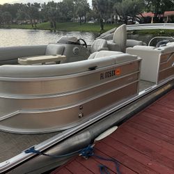 Pontoon Cypress Cay