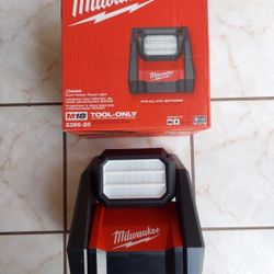 New Milwaukee 4000 Lumens Rover LED AC DC Flood Light M18 -  Tool Only 