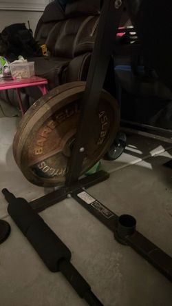 2 metal 45s plates for lifting.