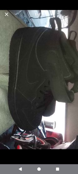 Nike high top black size 4 1/2 youth