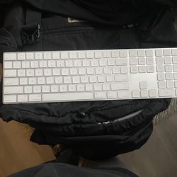 Apple Keyboard 