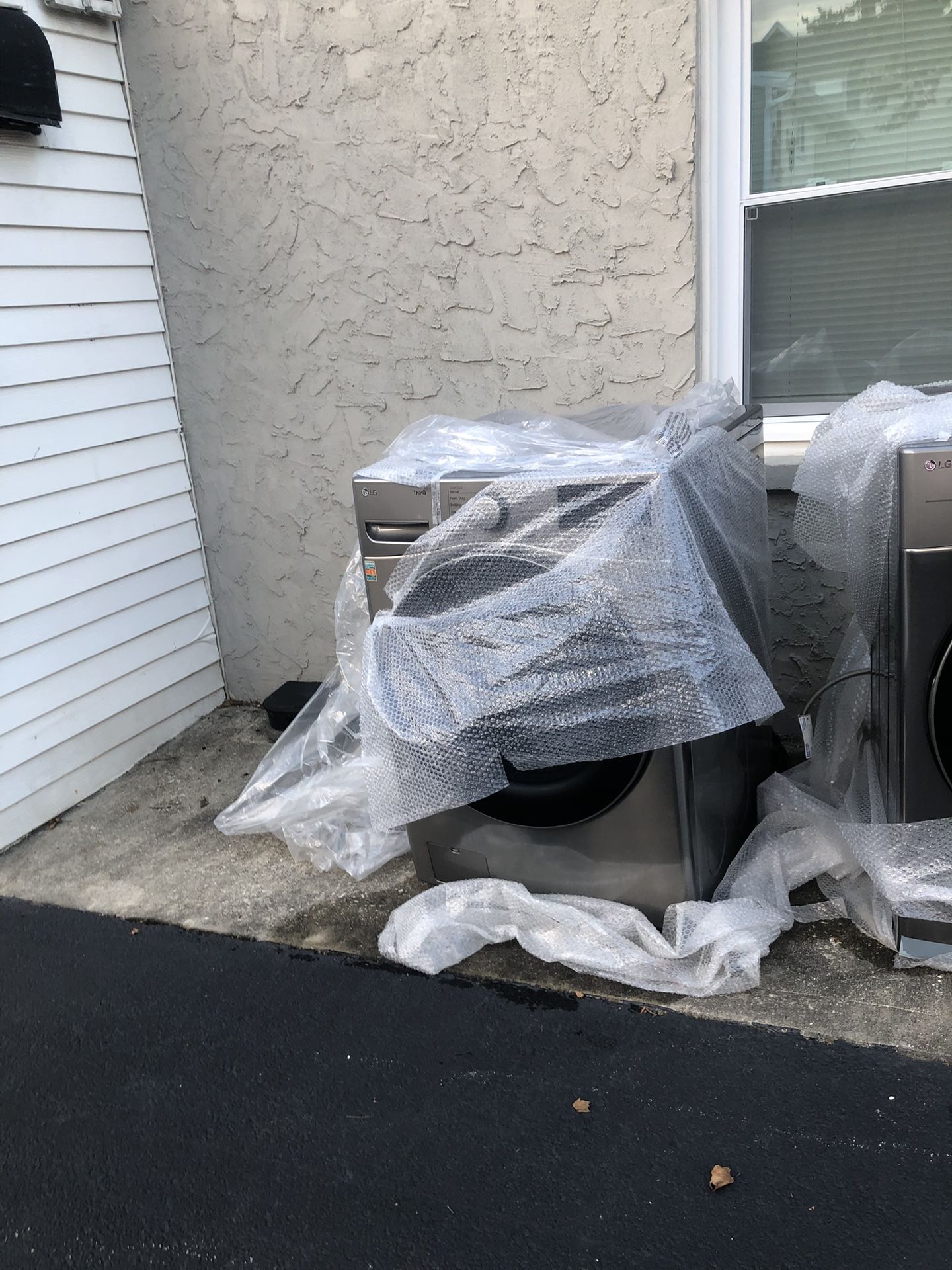Gas Washer And Dryer LG Thin Q $975