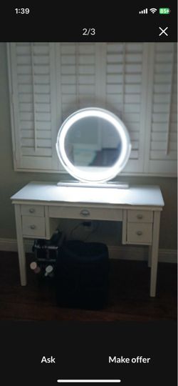 Make up vanity With mirror