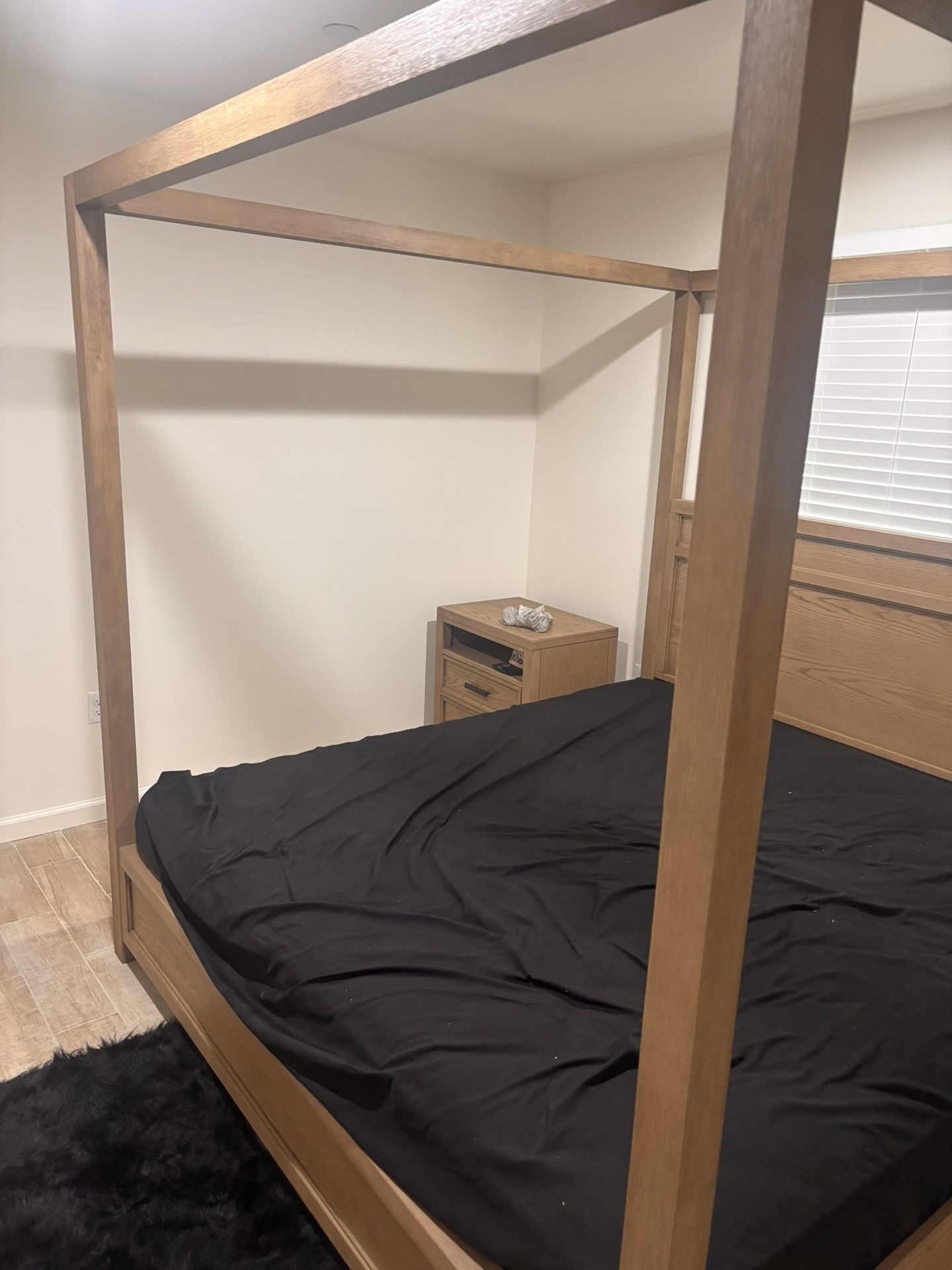 Bedroom Set (matress Included)