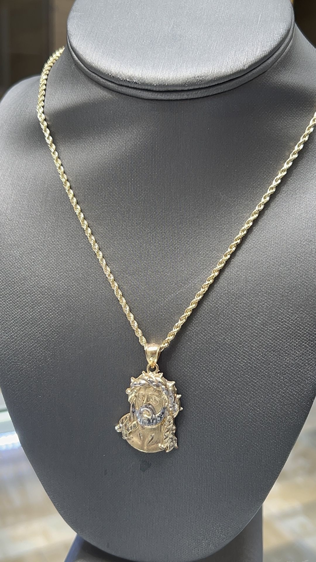 10kt Gold Rope Chain And Jesus Pendant 