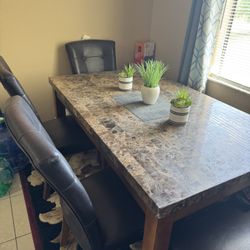 Dining Room Table and 4 Chairs 