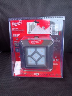 Milwaukee Rover M12 LED Flood Light Replaces 250W Halogen
