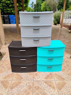3 plastic drawers