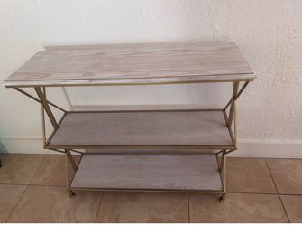 Entrance table