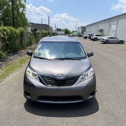2011 Toyota Sienna