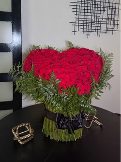 Everlasting Treasures – Handcrafted Flower Bouquets