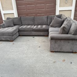 Havertys Gray Sectional Couch
