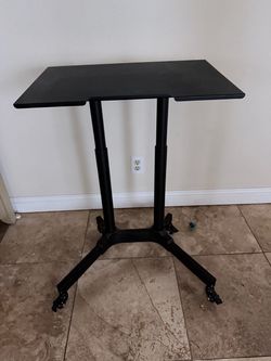 Standing computer table