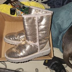 UGG BOOTS (NEW)