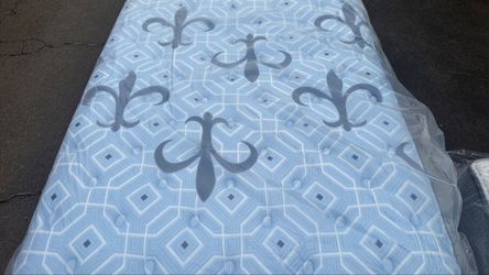 Stearns & Foster Estate Queen Mattress – Soft – Like New