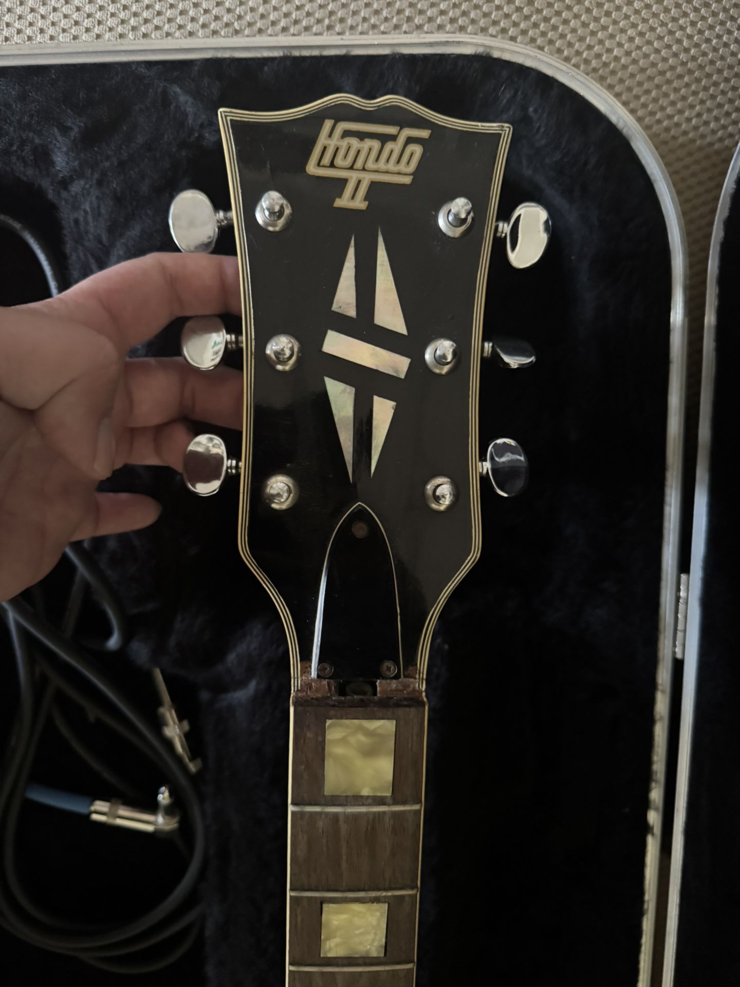 Hondo ii Electric Guitar With Case