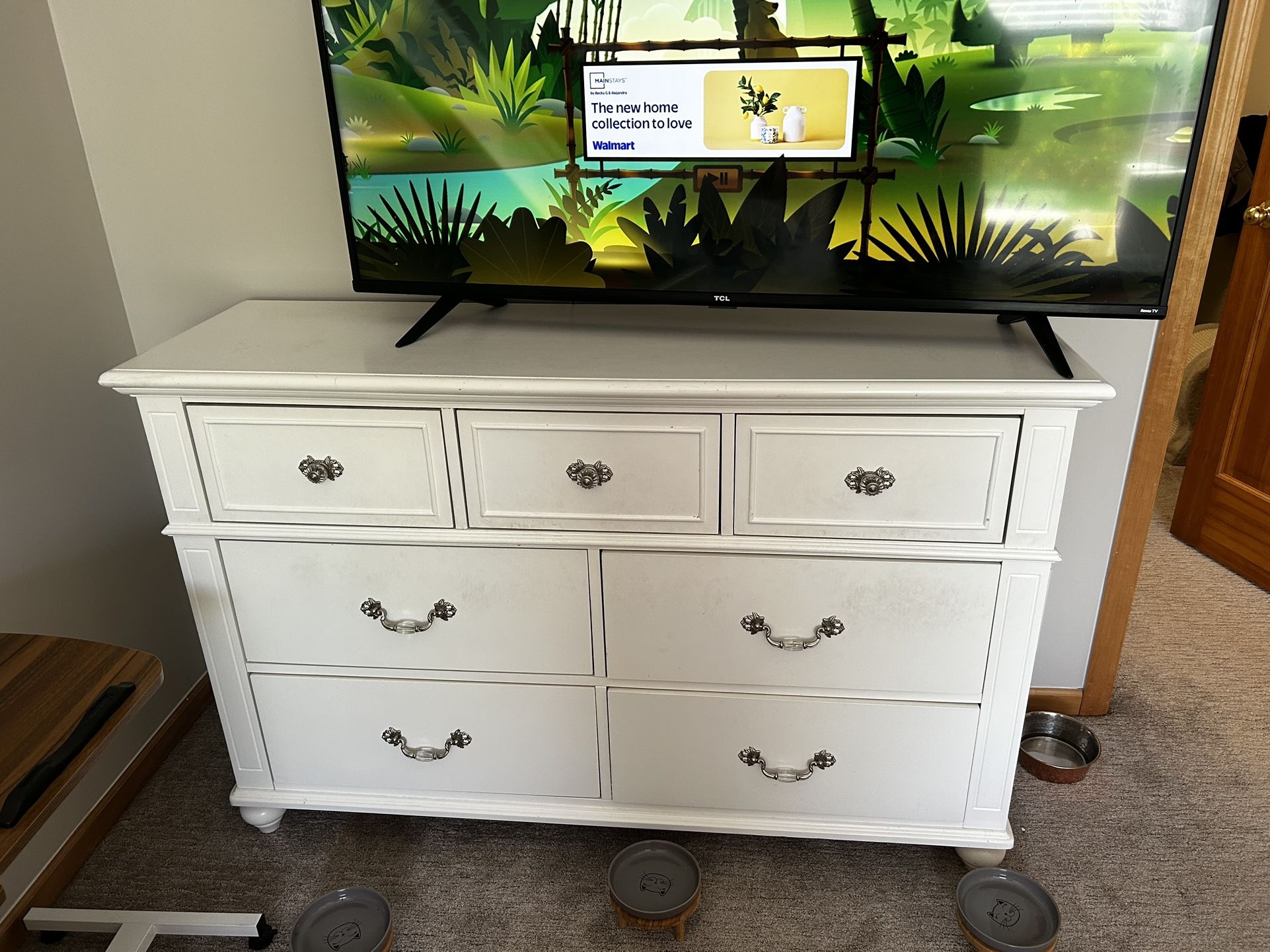 Beautiful White Wood 5 Drawer Dresser (Negotiable)