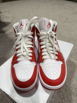 Womens Size 7 Jordan 1