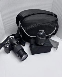 Nikon DX Digital SLR Black camera w Lens & Bag and parts
