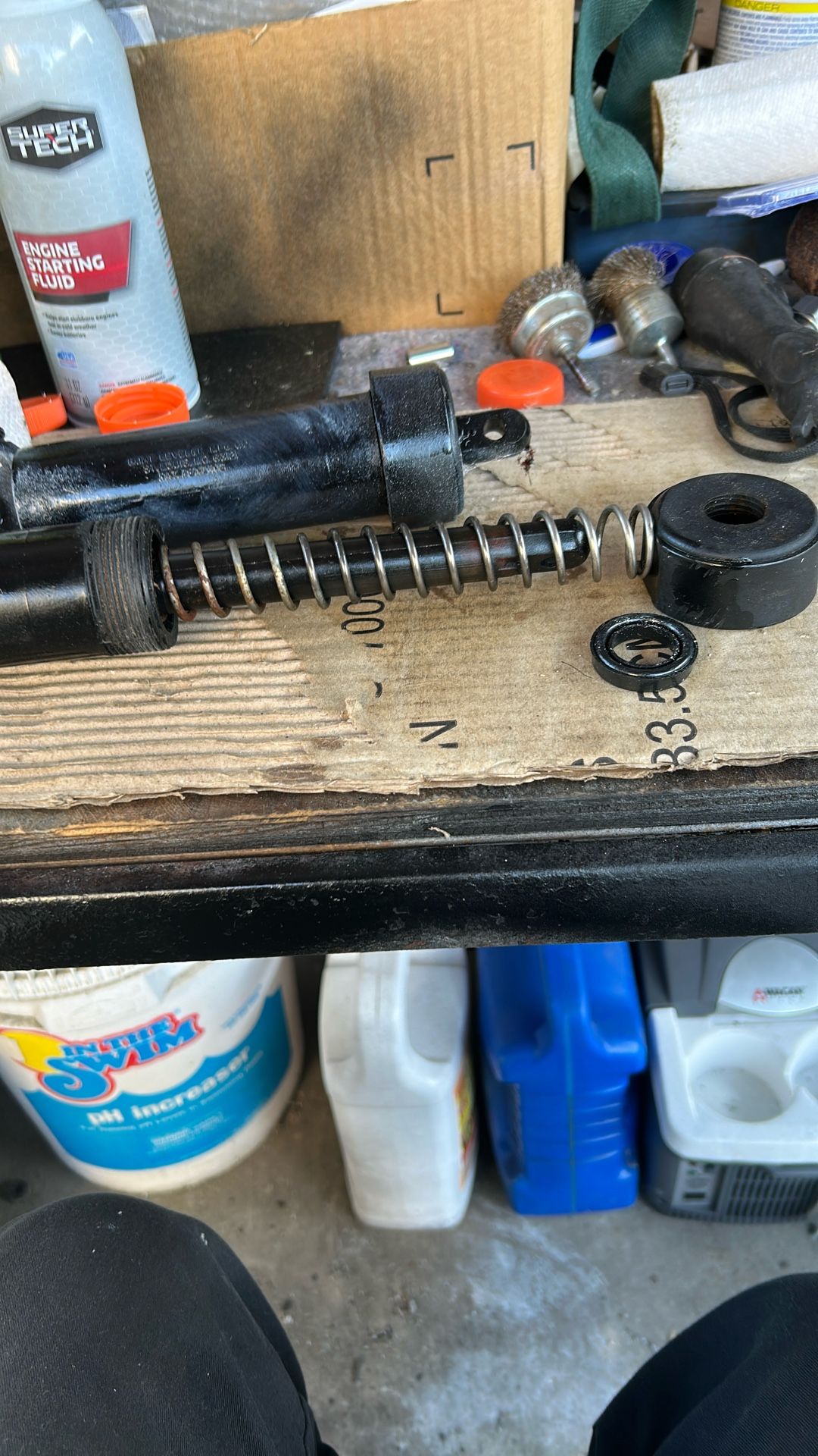 Boat leveler cylinders
