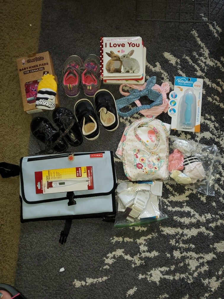 Free Baby Girl Items (PENDING PICKUP)