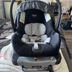 Chicco Bravo Carseat With Base