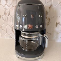 Smeg Retro-Style Drip Coffee Machine (10 Cups) - Slate Gray