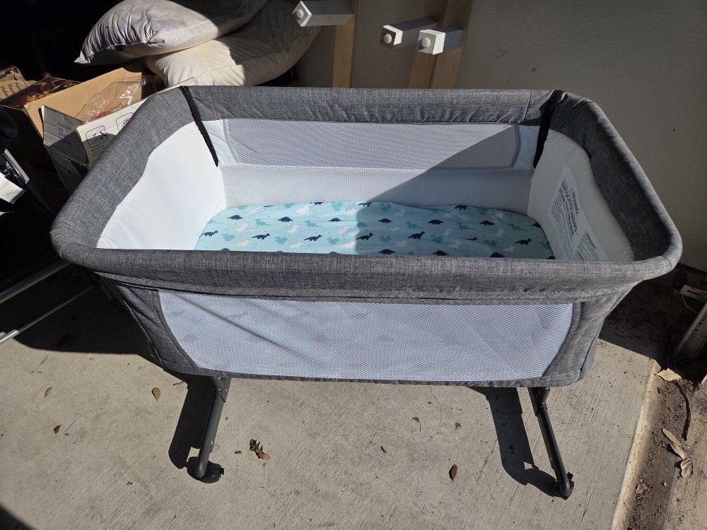 Mika Micky Portable Bassinet Bedside Sleeper