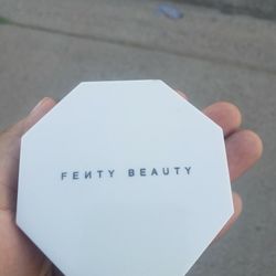 FENTY BEAUTY : TROPHY WIFE 